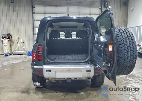 2024 Land Rover Defender 110 S z USA, uszkodzony, nr VIN SALEJ7EX2R2340200